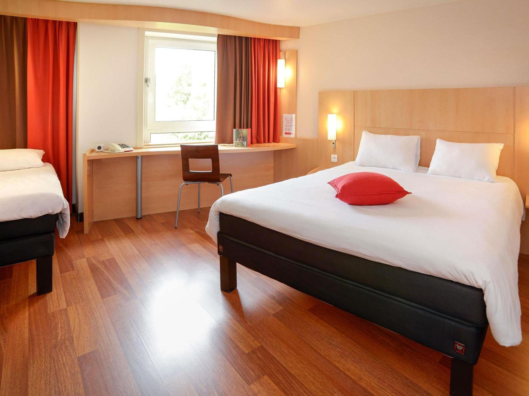 Standard Room One Double Bed One Single Bed Mobility Access,1704959597:JPEG